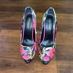 Shoedazzle, Multi color heel, Size 7